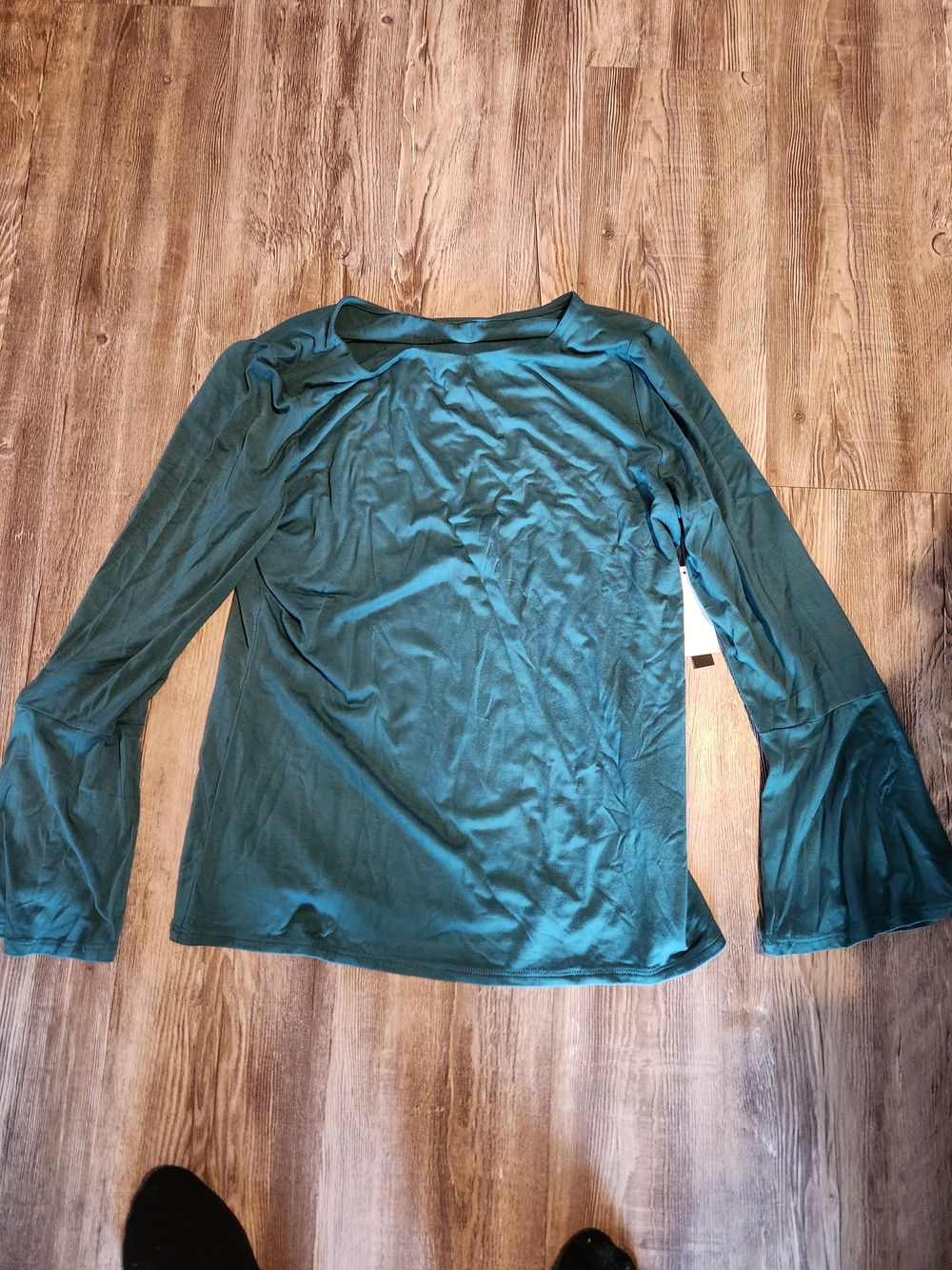 Chelsea & Theodore Emerald Green Bell Sleeve Long Sleeve Top